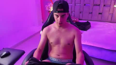 Maximiliano online show from November 2025 09:30:02 PM