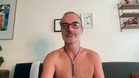 Max Mikado online show from October 2025 02:51:02 PM