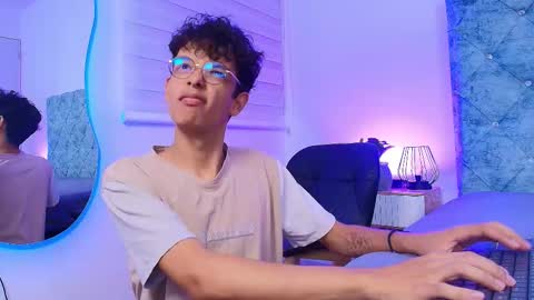 M A X F R O S T   online show from January 2026 07:39:01 PM