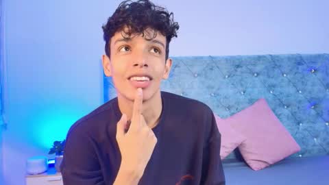 M A X F R O S T   online show from February 2026 07:12:01 PM