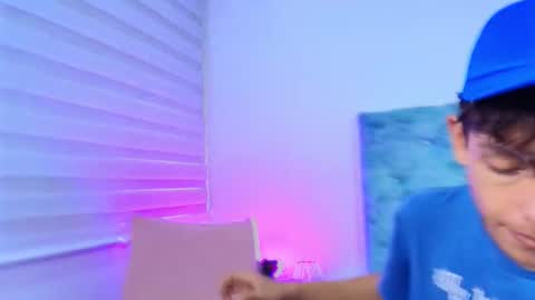 M A X F R O S T   online show from February 2026 07:40:01 PM