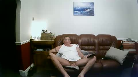 Snapshot of maxi_johnes chatting on December 2024 01:17:01 AM MAX online show from December 2024 01:17:01 AM