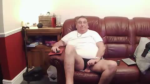 Snapshot of maxi_johnes chatting on April 2026 10:10:01 PM MAX online show from April 2026 10:10:01 PM