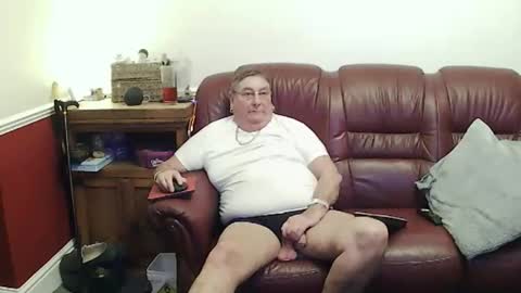 Snapshot of maxi_johnes chatting on April 2026 11:41:01 PM MAX online show from April 2026 11:41:01 PM
