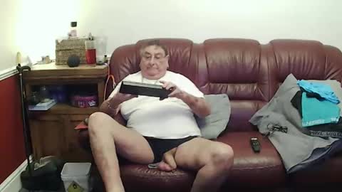 Snapshot of maxi_johnes chatting on April 2026 10:18:01 PM MAX online show from April 2026 10:18:01 PM