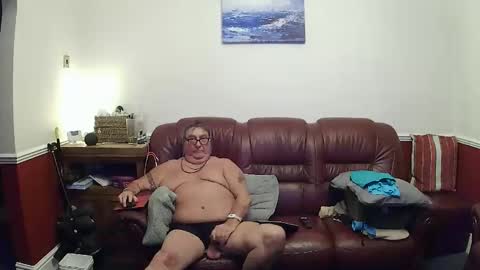 Snapshot of maxi_johnes chatting on May 2026 10:19:01 PM MAX online show from May 2026 10:19:01 PM