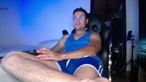 Snapshot of maxi_mux1 chatting on February 2025 05:14:01 AM MAXI online show from February 2025 05:14:01 AM