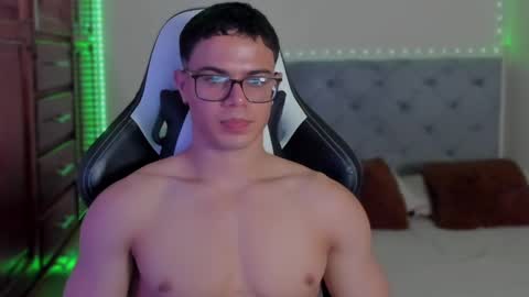 Snapshot of maxiimus__ chatting on December 2024 11:03:02 PM Maximus online show from December 2024 11:03:02 PM