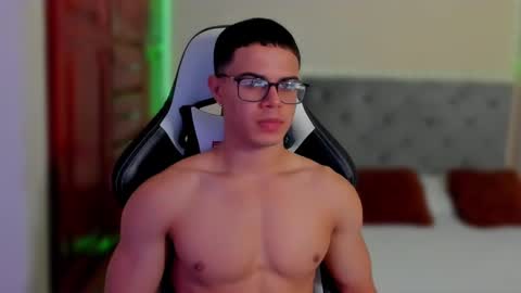 Snapshot of maxiimus__ chatting on December 2024 12:22:01 AM Maximus online show from December 2024 12:22:01 AM