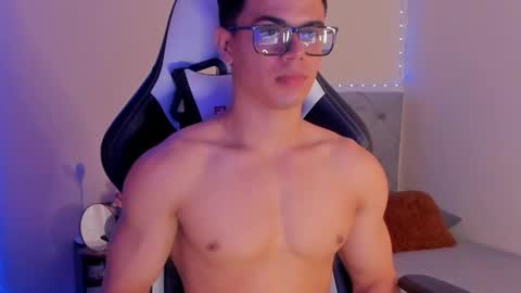 Snapshot of maxiimus__ chatting on January 2025 09:20:01 PM Maximus online show from January 2025 09:20:01 PM