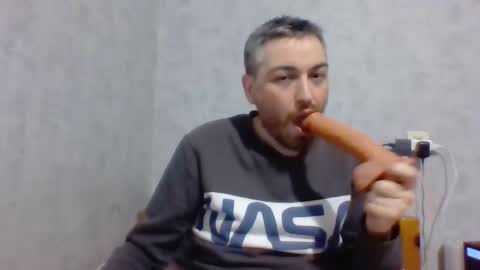 Snapshot of maximefrxx chatting on February 2025 08:46:01 PM Maxime online show from February 2025 08:46:01 PM