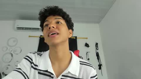 Snapshot of maximiliano_khalil chatting on November 2025 07:02:02 PM Maximiliano online show from November 2025 07:02:02 PM