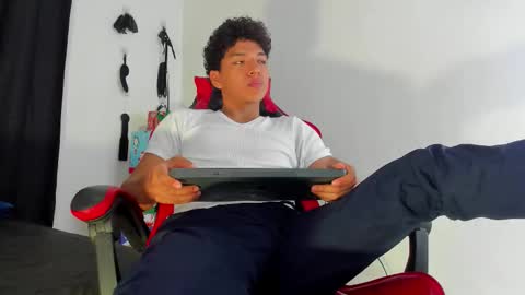 Snapshot of maximiliano_khalil chatting on December 2025 07:29:02 PM Maximiliano online show from December 2025 07:29:02 PM