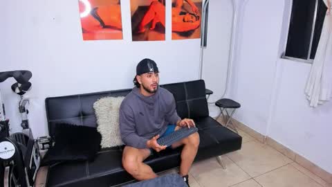 Snapshot of maximo004 chatting on November 2025 03:16:01 AM Maximo online show from November 2025 03:16:01 AM