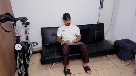 Snapshot of maximo004 chatting on November 2025 03:17:02 AM Maximo online show from November 2025 03:17:02 AM