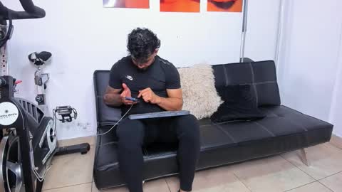 Snapshot of maximo004 chatting on November 2025 03:07:01 AM Maximo online show from November 2025 03:07:01 AM