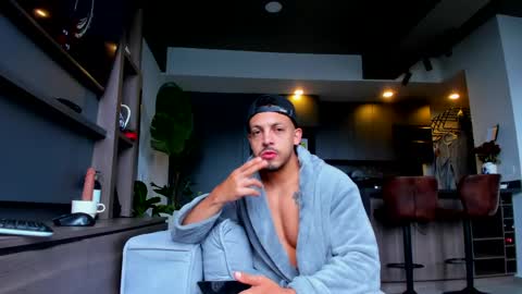 maximo_and_marcelo online show from June 2026 12:11:01 PM