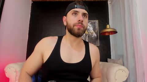 Snapshot of maximo_wolf1 chatting on October 2025 08:06:02 PM Maximo Wolf online show from October 2025 08:06:02 PM