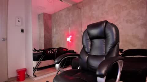 maximo_zahir online show from January 2026 07:39:01 PM