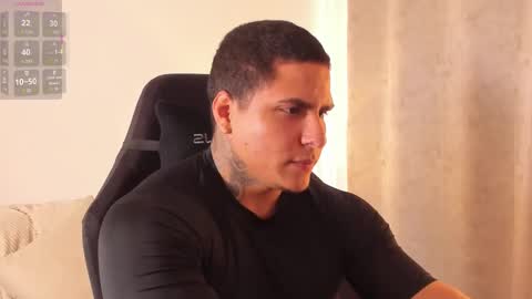 Maximoscott online show from February 2026 07:29:01 PM