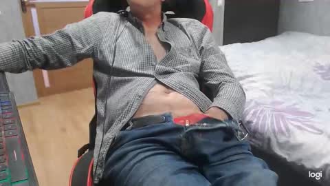 maximus3334 online show from October 2025 11:16:01 AM