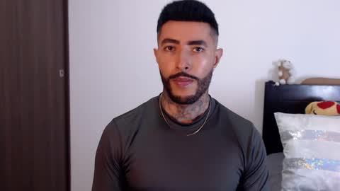 Independent Model online show from December 2024 04:20:02 AM