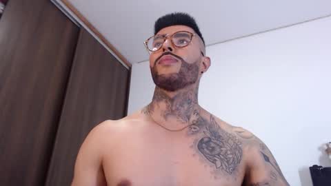 Independent Model online show from December 2024 07:11:02 AM