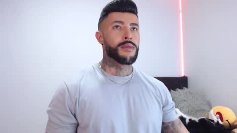 Independent Model online show from September 2025 02:12:02 AM