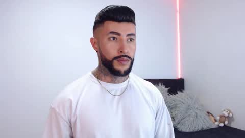 Independent Model online show from September 2025 01:51:02 AM