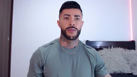 Independent Model online show from October 2025 03:58:01 AM