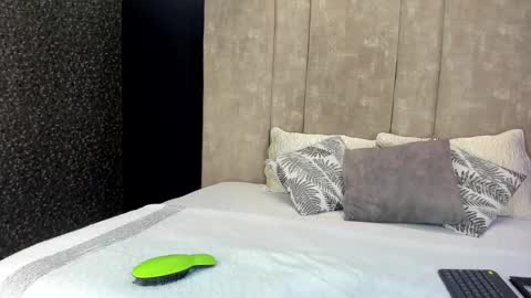 Maxi Rogers online show from February 2026 10:25:01 AM