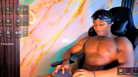 Snapshot of maxmuscle10 chatting on April 2026 05:12:02 AM Maxmuscle10 online show from April 2026 05:12:02 AM