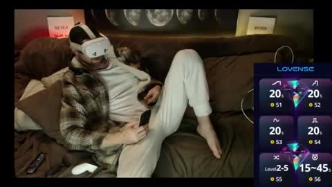 Snapshot of maxrouger chatting on November 2025 12:27:02 PM MaxRouger online show from November 2025 12:27:02 PM