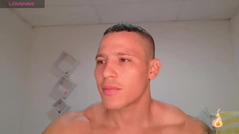Snapshot of maxwel949813 chatting on April 2026 07:05:01 PM Max online show from April 2026 07:05:01 PM