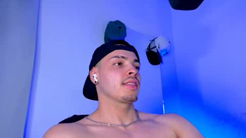 Snapshot of maxwell_dupont chatting on October 2025 01:55:02 AM MAX online show from October 2025 01:55:02 AM