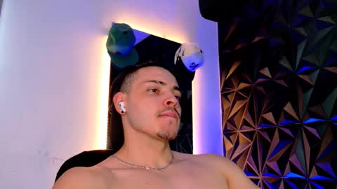 Snapshot of maxwell_dupont chatting on November 2025 10:23:01 PM MAX online show from November 2025 10:23:01 PM