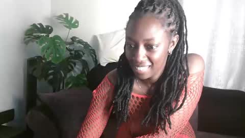 Snapshot of maxxinepetite chatting on September 2025 10:26:01 AM maxxinepetite online show from September 2025 10:26:01 AM