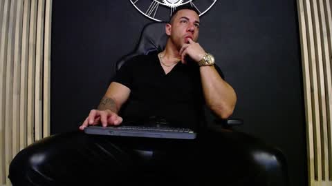 Snapshot of maxxxpowerful chatting on January 2025 03:01:01 AM maxxxpowerful online show from January 2025 03:01:01 AM