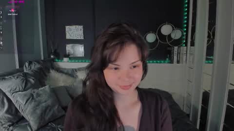 Snapshot of maya___muse chatting on June 2026 02:18:02 PM Maya online show from June 2026 02:18:02 PM