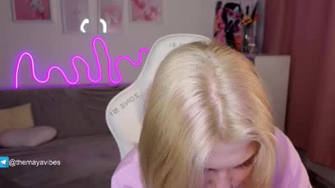 Snapshot of maya_blonde18 chatting on February 2026 03:32:01 AM Maya online show from February 2026 03:32:01 AM