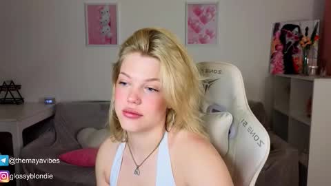 Snapshot of maya_blonde18 chatting on March 2026 03:21:02 AM Maya online show from March 2026 03:21:02 AM