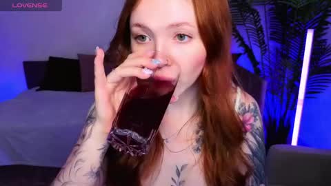 Snapshot of maya_light chatting on April 2026 02:09:01 AM Maya online show from April 2026 02:09:01 AM