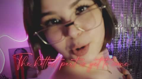 Snapshot of maya_muse chatting on December 2024 06:17:01 PM Woman online show from December 2024 06:17:01 PM