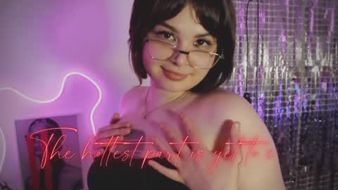 Snapshot of maya_muse chatting on December 2024 09:01:02 AM Woman online show from December 2024 09:01:02 AM