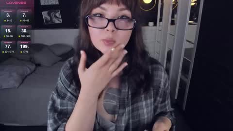 Woman online show from October 2025 02:57:02 PM