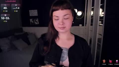 Woman online show from November 2025 01:55:01 PM