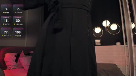 Woman online show from November 2025 12:37:01 PM