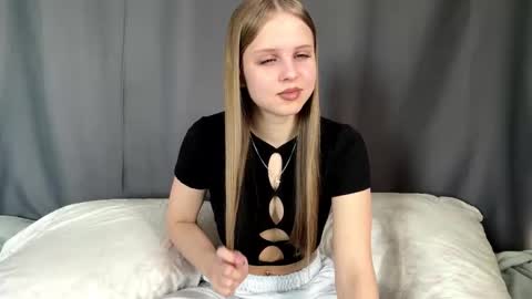 Luna  Mira online show from March 2026 06:02:02 AM