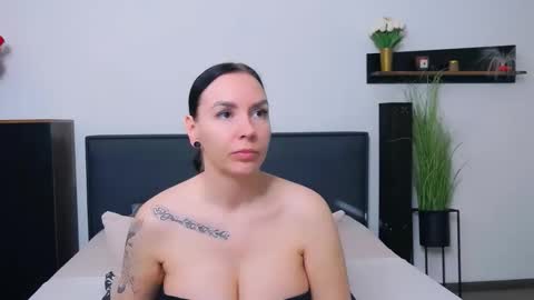 MayaCruise online show from October 2025 09:00:01 AM