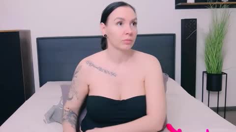 MayaCruise online show from February 2026 10:16:02 AM